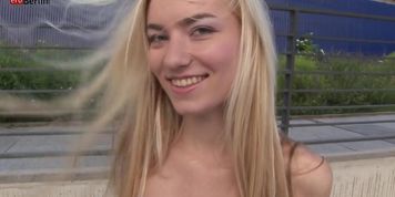 Diana Fox Pussymassage In Public