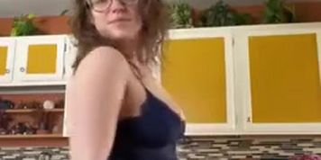 Ella_Enchanted - Tease