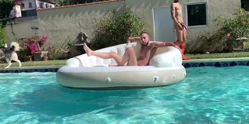 Sexo na piscina