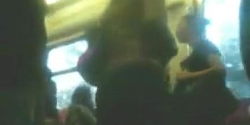 Grabandole el culo en el metro