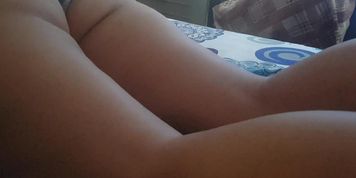 grabo a mi amiga sin que se de cuenta, ella habla por telefono