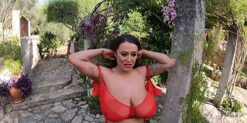 leanne-crow-christmas-melons-gopro-2