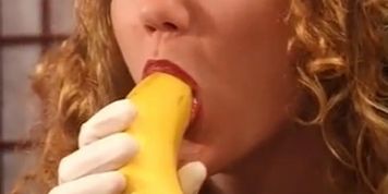 Danske lesbiske har det sjovt med Frugt - Dina og Jessica