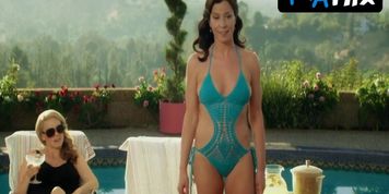 Mena Suvari Bikini Scene  in American Woman