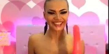 Slutty cam model displays her deepthroat skills