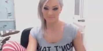 Sexy Webcam Girl Chatting 2