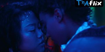 Sophie Wilde Lesbian Scene  in Everything Now (Sophie Paris)