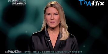 Stephanie Renouvin Sexy Scene  in Au Coeur De L'Etrange