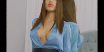 Elegant Ladys 1: Big Lips and blue Satinblouse (Cam Girl)