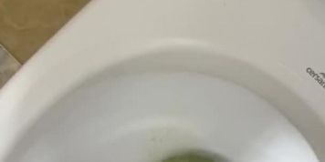 Homemade guy pissing so sexy