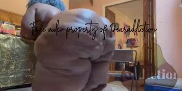 Big booty black bitch with phat jiggly ass