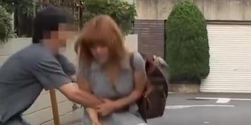 Delicious brown-haired Asian hoe loses her pubes during sharking action
