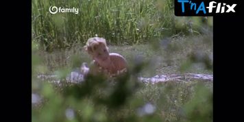 Zuzana Jezerska Butt Scene  in Rodaci