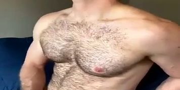 El amigo de mi padre me envi&oacute; su video pajeandose