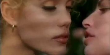 Elizabeth Berkley & Gina Gershon Lesbian Kiss from showgirls (Lauren Lee, Miss Lizz)