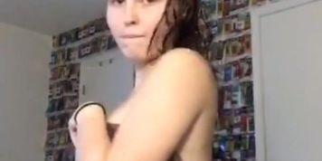 Brunette Teen Shows Off Tight Body on Periscope
