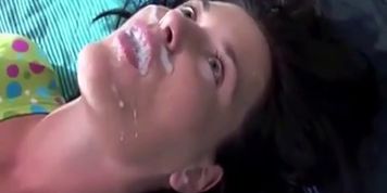 MILF is working for a facial