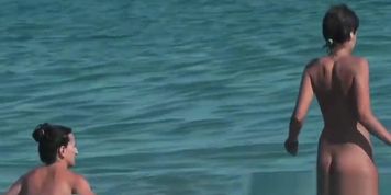Hot young chick at the beach very hot voyeur hunter