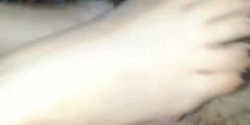 Hot Teen w/ Perfect Feet and Black Nails gives an amazing Footjob