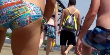 Nice ass on a chick in a colorful bikini