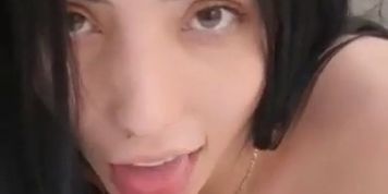 Gordibuena Tetona Se Toma Un Trago Como Una Perra
