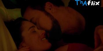Robin Tunney Breasts,  Underwear Scene  in Looking Glass (Olga Shkabarnya)