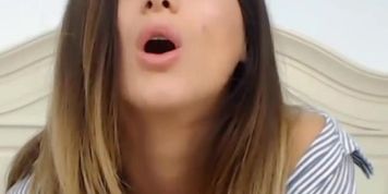 Girl Flashes Her Body On Bed