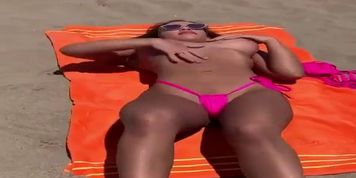 Me puse cachonda en la playa