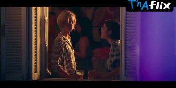 Bella Camero Lesbian Scene  in Musica Para Morrer De Amor