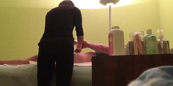 Guy accidentally cums while getting his dick waxed