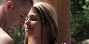 Teen hottie bows lover