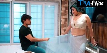 Suhana Khan Breasts Scene  in Love Guru