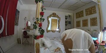Lantaland - Doing some stretching on the bed