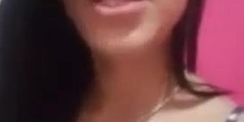 Leticia Matarazzo mostrando os peitos no facebook