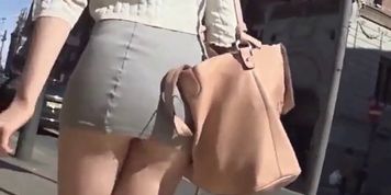 micro jupe in the street in public
