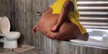 SSBBW jiggles her huge soft ass!