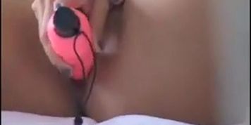 Window voyeur- girl with piercings fucks vibrator!