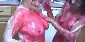 Enjoy Watching Cooking Oil Shower