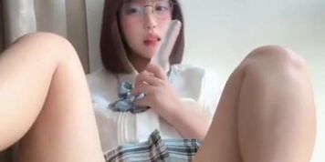 A Cute Chinese Girl Wants Her Boss To Ejaculate Into Her Vagina