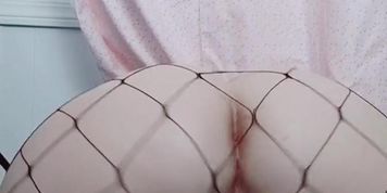 Tik tok Goth girl twerks in fishnets 