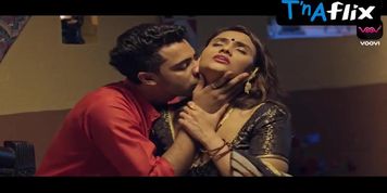 Jinnie Jaaz Breasts Scene  in Jaan Bujh Kar