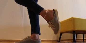 Lara Shoe Strip 01