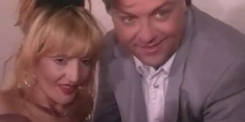 LA BLONDE INCENDIAIRE - Scene 1