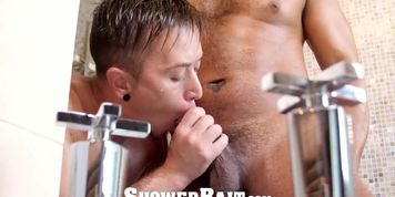 ShowerBait Hunks Enjoy Lustful Shower Fuck 