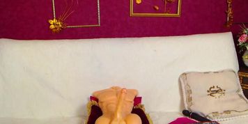 Mature bitch satisfies her lustful and hot pussy