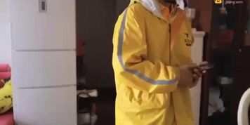 Horny Chick seduces Delivery Boy