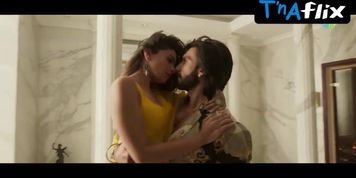 Alia Bhatt Breasts Scene  in Alia Bhatt Ranveer Singh All Liplock Hot Kissing Scenes