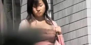 Raunchy boob sharking video on the streets of Japan
