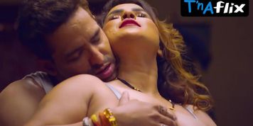Leena Singh Breasts Scene  in Manmaniyan