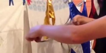 Butt crack exposed when chick bends over